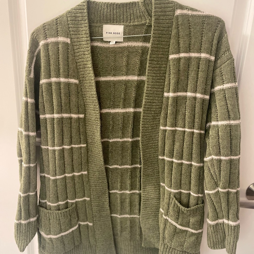 Women’s button up weather size small. Very well taken care of - no tears , rips